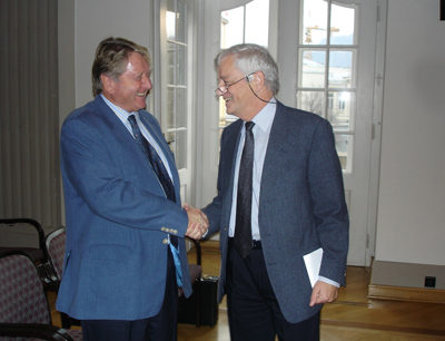 Prof. Klaus Weiermair und Dekan Stephan Laske