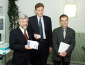 Rektor Prof. Hans Moser, RLB-Mann Mag. Thomas Wass und Vizerektor Prof. Peter Loidl p …
