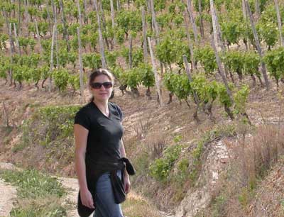 Sigrid Neuhauser im Versuchsweingarten.