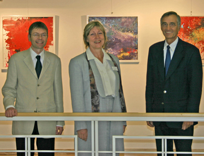 v.l: Dr. Mathias Schennach, Univ.-Prof. Dr. Lynne Chisholm und Vizerektor Märk