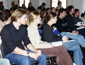 Studierende während eines Informationsvortrags