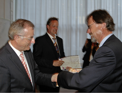 LH Sausgruber überreicht Prof. Oeggl den Wissenschaftspreis 2007