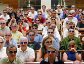 Über 200 Besucher studieren mit 3D-Brillen die Folgen der Klimaveränderung