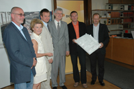 v.l. HR Dr. Martin Wieser, Vizerektor für Personal und Infrastruktur, Bgm. Hilde Zach, BIG-GF Christoph Stadlhuber, Rektor Manfried Gantner, die Architekten, DI Peter Reiter und DI Dietmar Ross
