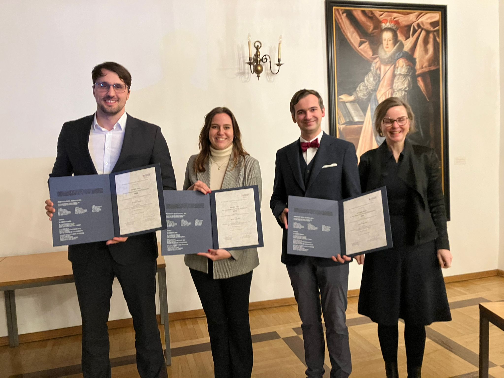 Reiner Eidelpes, Ricarda Zeindl und David Klingler mit Doris Eibl
