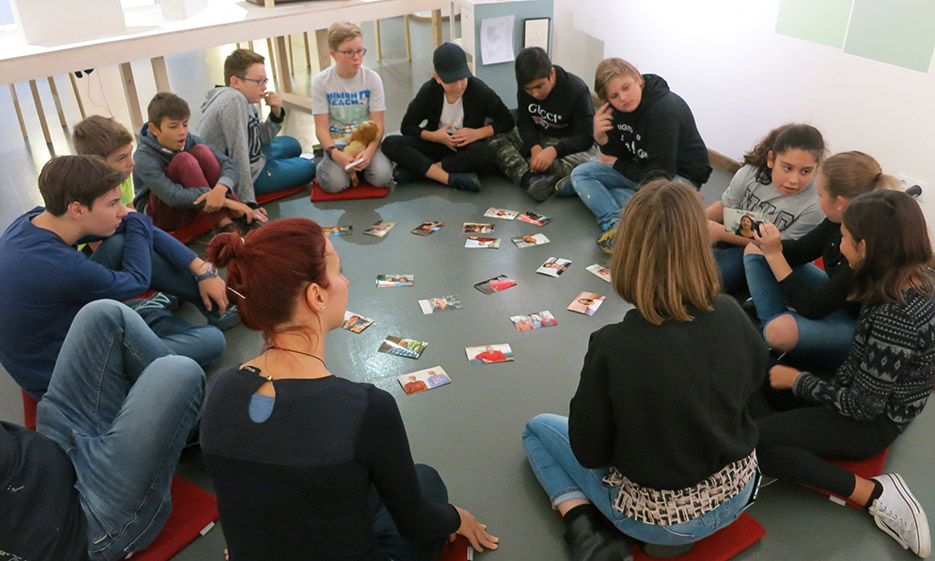 Die SchülerInnen tauschen sich aus