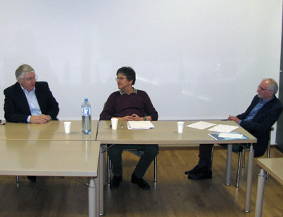 Von links: Prof. Rainer Blatt, Prof. Max Preglau, Moderator Prof. Christoph Ulf.