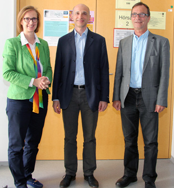Die beiden OrganisatorInnen Gunda Barth-Scalmani und Hermann Kuprian mit dem Vortragenden Markus Wurzer (Mitte). (Foto: Universität Innsbruck)