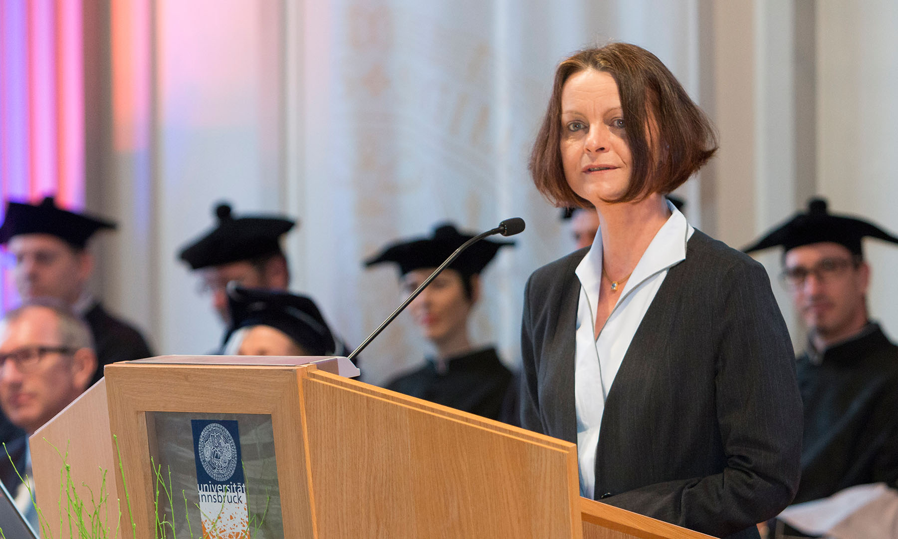 Vizebürgermeisterin Sonja Pitscheider richtete auch ernste Worte an die Zuhörerinnen und Zuhörer.