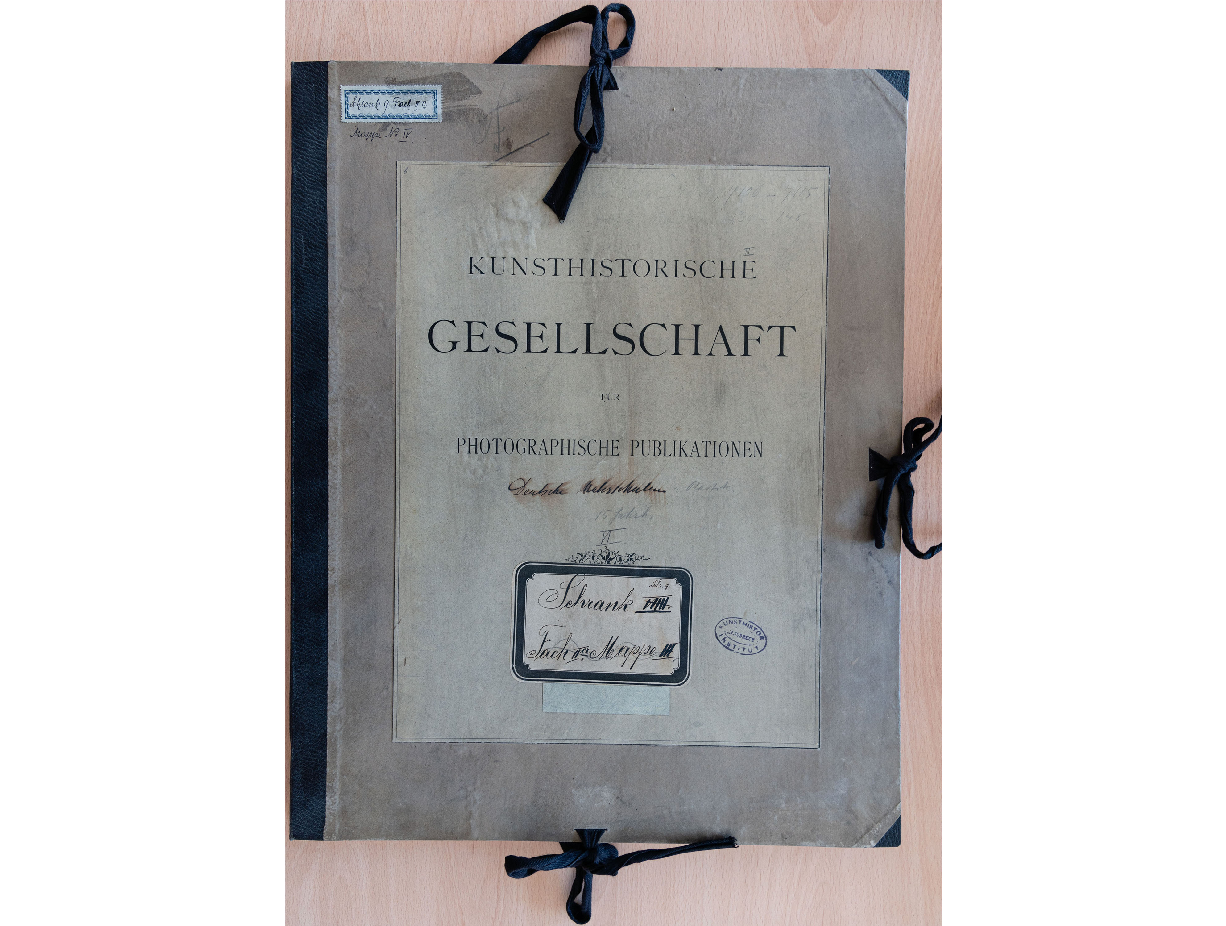 Schrank 9, Mappe, Kunsthistorische Gesellschaft für photographische Publikationen, Deutsche Malerschulen, 52 x 41 cm