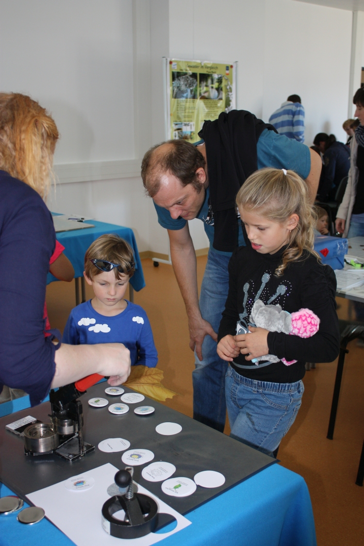 Limnobuttons-Kinderstation