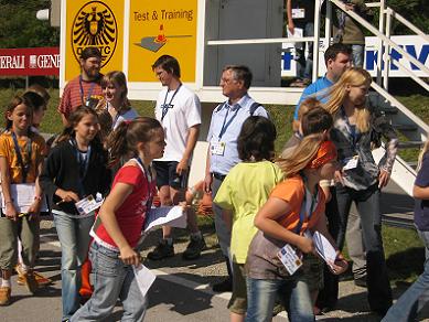 Begeisterte Kinder und Betreuer