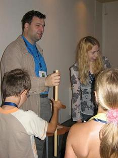 Reaktionstest mit St&ouml;cken