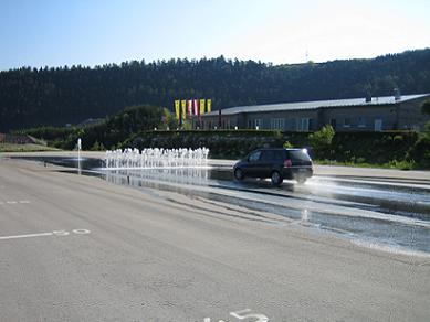 Bremsen auf nasser Fahrbahn