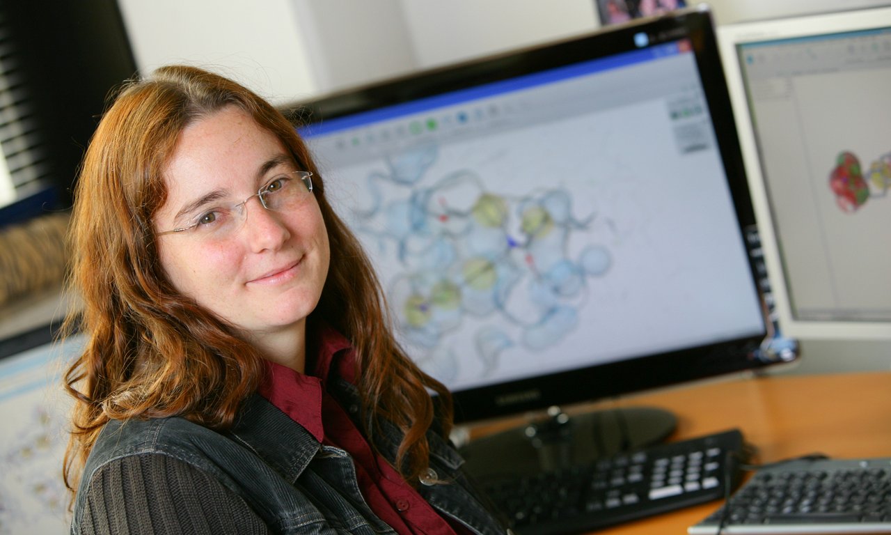 Daniela Schuster vor PC