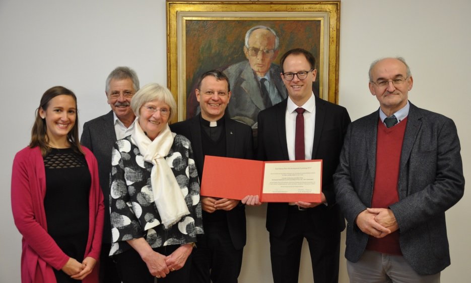 Joachim Jakob (2.v.r.) mit Familie bei der Preisverleihung, Foto: Marianne Rosner-Schlenck