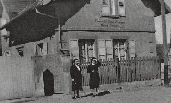 Frauen in Tiroler Dorf