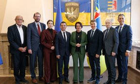 Gruppenbild beim Besuch in der Ukraine.