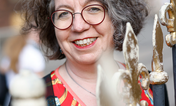 Portraitbild von Prof. Yasemin Karakaşoğlu