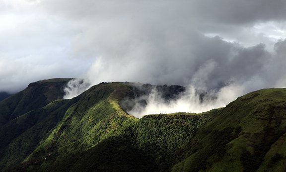 Blick auf eine Landschaft im Bundesstaat Meghalaya in Indien