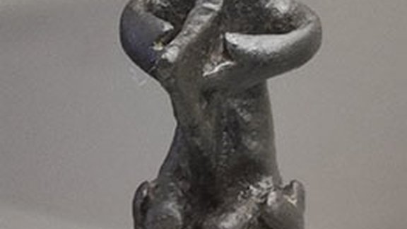 Bronzefigur frontal Bronzefigur frontal
