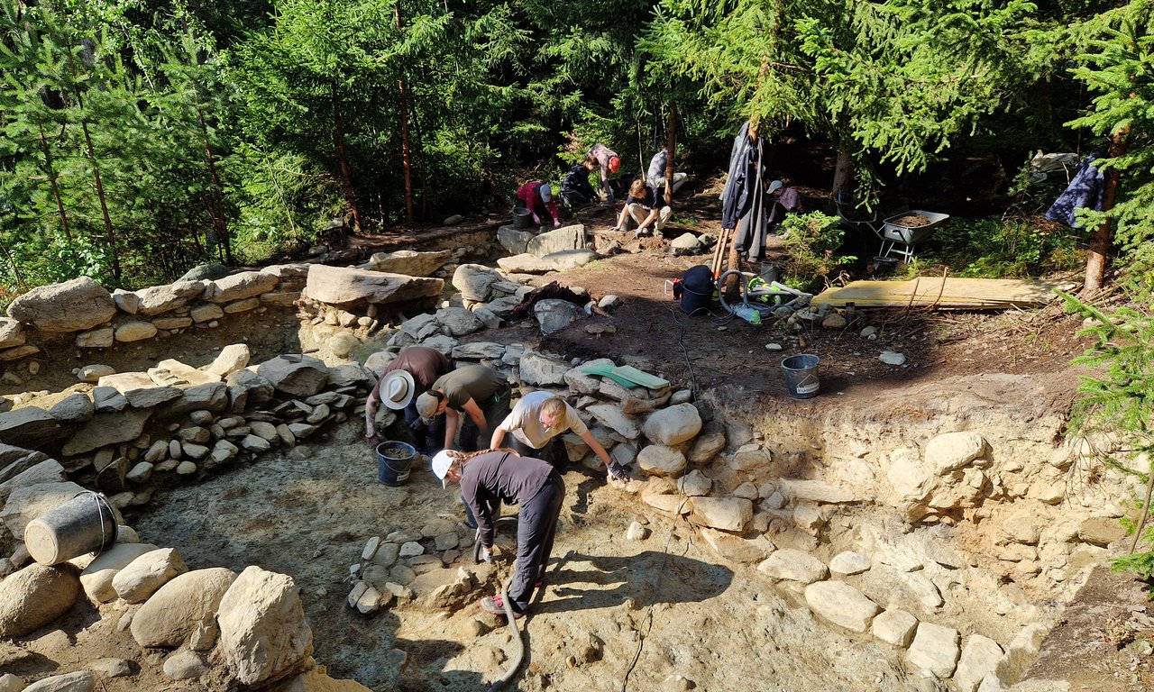 Birga: Über 2000 Jahre altes Gebäude freigelegt
