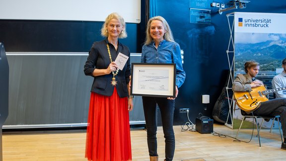 Unipress Urkundenübergabe