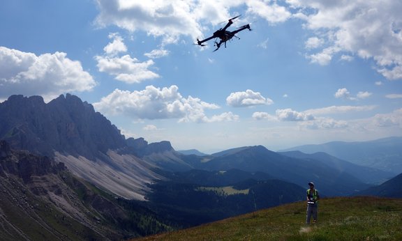 Drohne am Berg