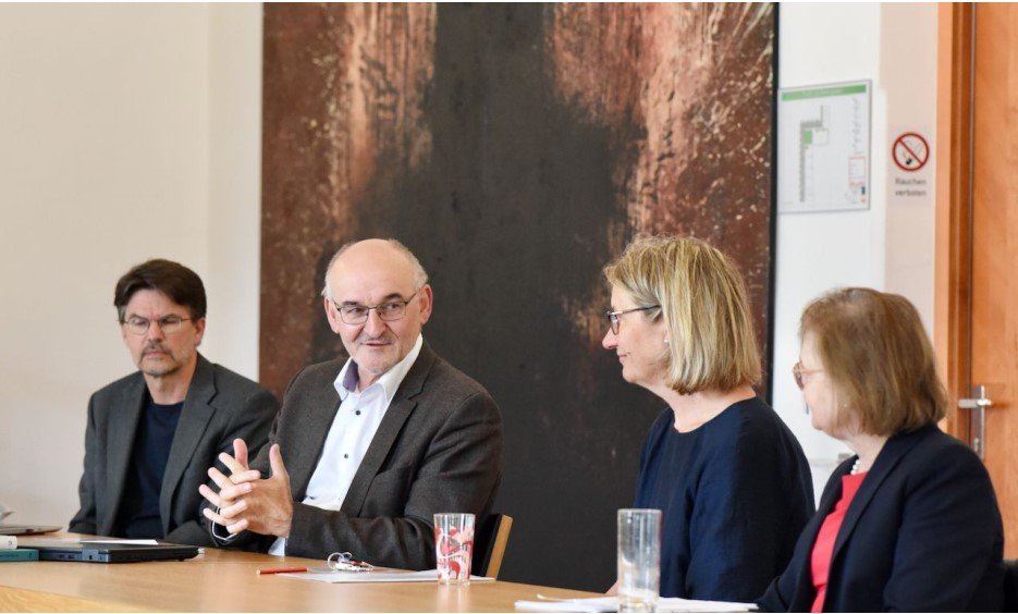 v.l.n.r.: Dekan Wilhelm Guggenberger, Roman Siebenrock, Anni Findl-Ludescher, Margit Eckholt