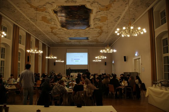 Iftar-Essen im Madonnensaal