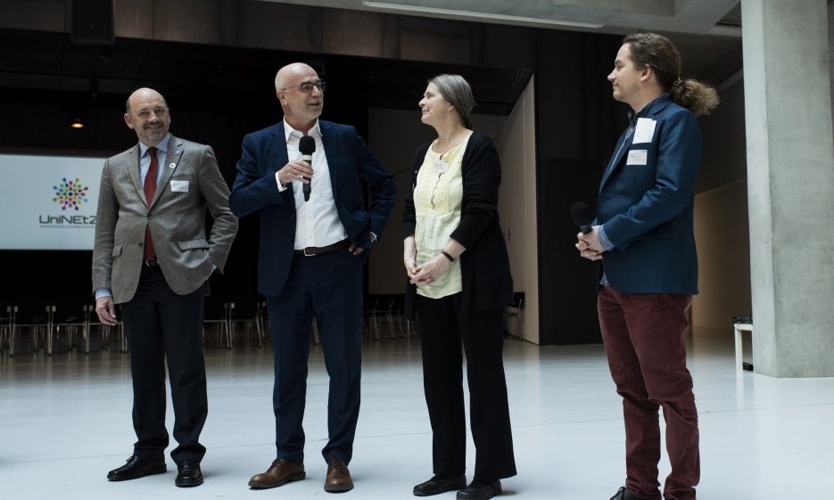 Das UniNEtZ-Leitungsteam bei der Päsentation des Perspektivenberichts, Foto: Vincent Forstenlechner