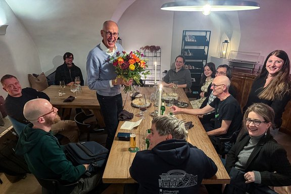 Ulrich Metschl - zum Abschied eine Feier und Blumen
