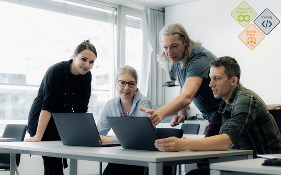 Gruppe die beisammen sitzt.