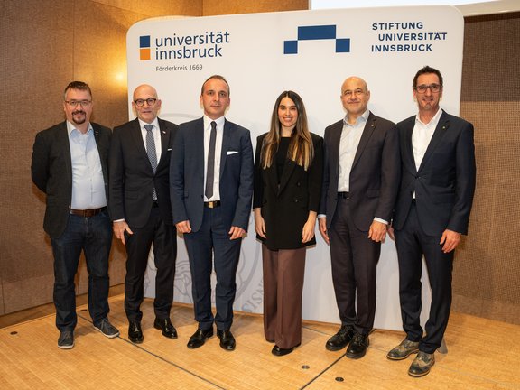 Foto von Thomas Monz, Armand Hausmann, Paul Konsbruck, Jasmin Güngör, Gregor Weihs und Philipp Unterholzner