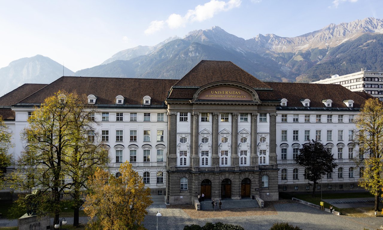 Hauptgebäude Universität