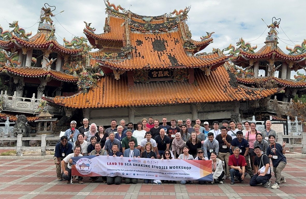 Land-to-Sea Shaking Studies workshop participants at the Wuchang temple damaged by the 1999 M7.7 Chi-chi earthquake