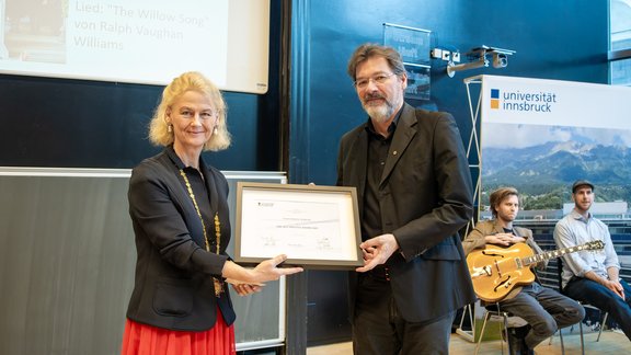 Unichor Urkundenübergabe