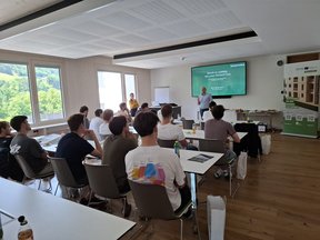 Exkursion b-solution Werk von binderholz in Hallein