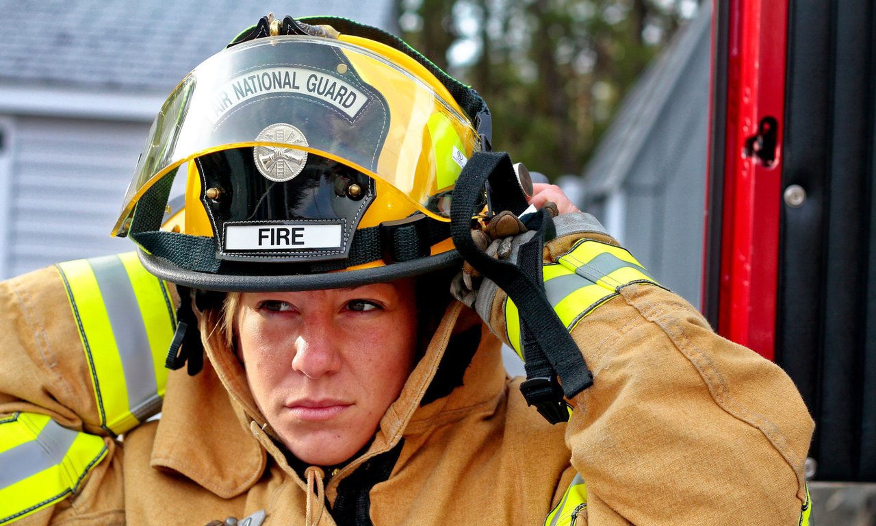 Frau bei der Feuerwehr
