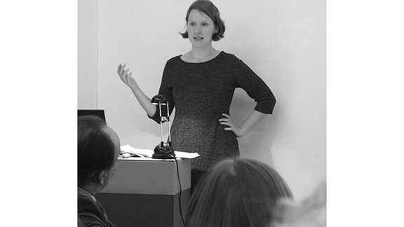 Anna-Rebecka Nowicki kommentieren den Vortrag aus der Perspektive der Germanistik