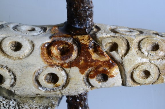 Seitenansicht 2, Detail Eisenstift