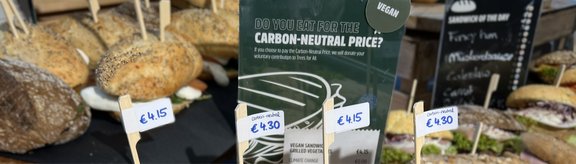 Do you eat for the carbon-neutral price? Sandwiches offered at 4,14 Euro or 4,30 Euro carbon-neutral.