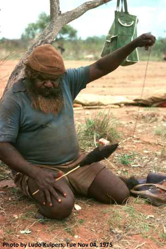 Australia, Warlpiri man spinning
