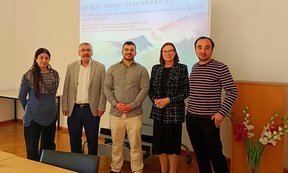 Emre Durukan mit seinen PrüferInnen