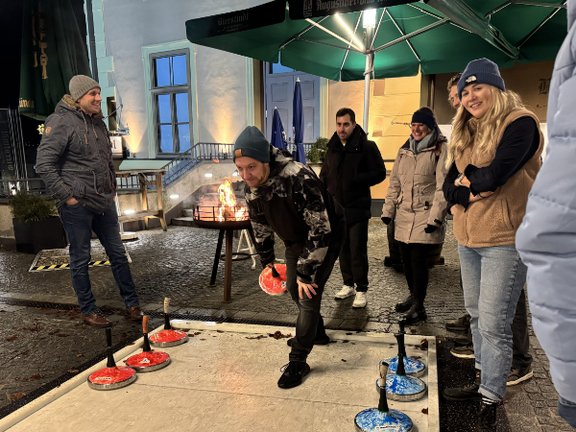 Weihnachtsfeier 2025 Eisstockschiessen Benjamin