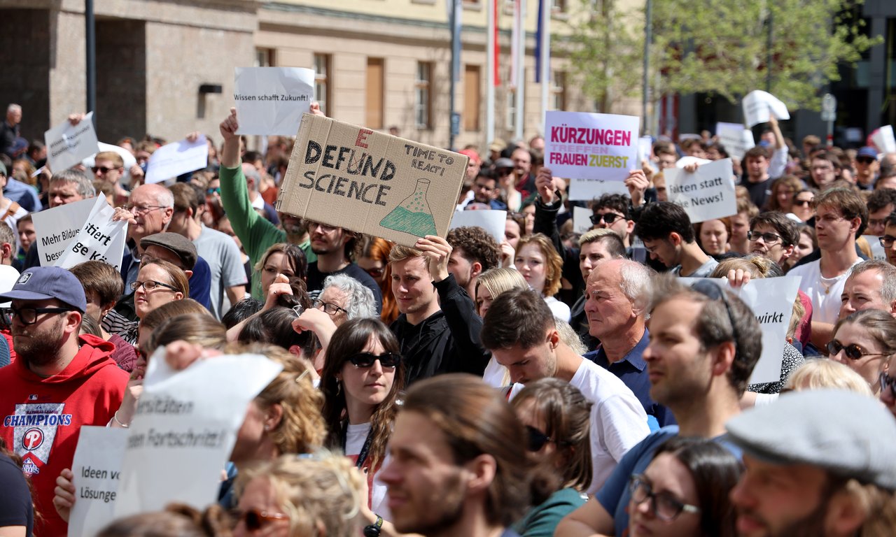 Menschen bei einer Demonstration