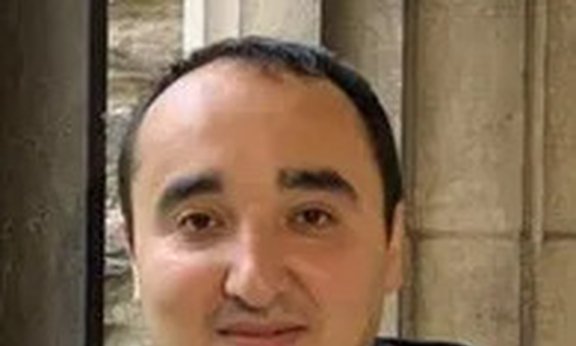 Zu sehen ist Mehmet Hilmi Tuna, er lächelt.