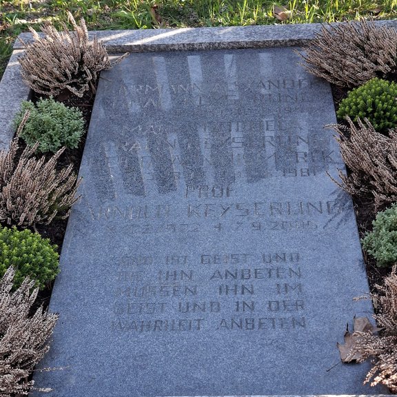 Grabstein von Hermann Graf Keyserling