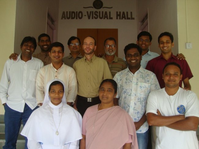 Vonach mit Studierenden von Pune