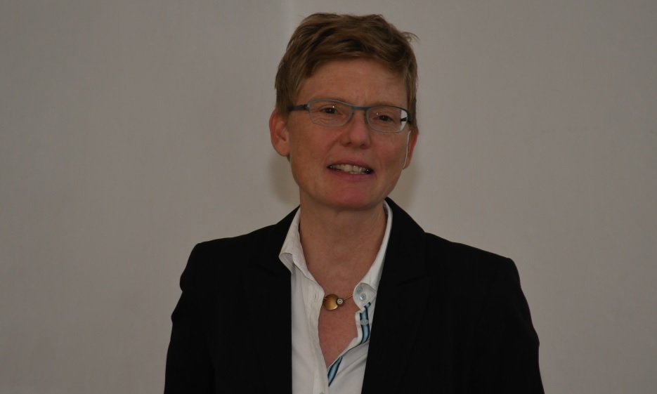 Gunda Werner bei ihrem Vortrag